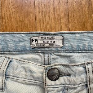 FREE PEOPLE Jean denim shorts.